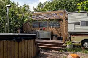 Outdoor spa tub - 1 Bed Vehicle Luxury Camper -hot Tub, Pets - Willy (Skegness)