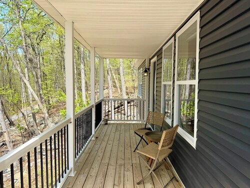 The Blue Jay | New House in the Woods w/ Hot Tub