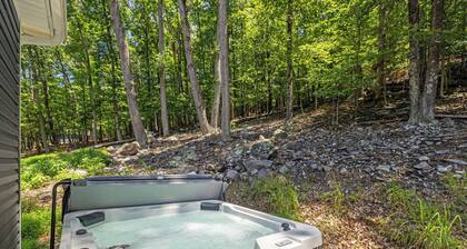 The Blue Jay | New House in the Woods w/ Hot Tub