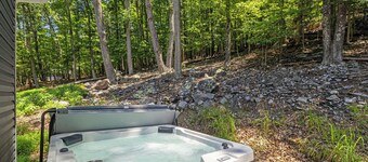 The Blue Jay | New House in the Woods w/ Hot Tub