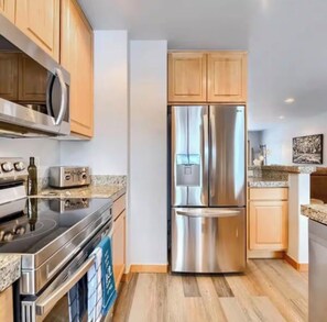 Private kitchen - Charming 3-bedroom Town home in Downtown Winter Park. Perfect for your getaway. (Winter Park)