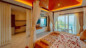 Suite, balcón, vista al lago | Insonorización, tabla de planchar con plancha y wifi gratis