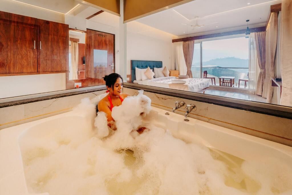 Suite, Balcony, Lake View