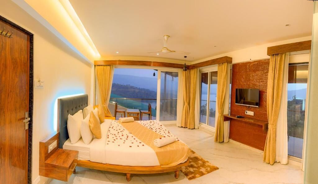 Suíte, sacada, vista para o lago