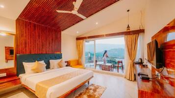Double Room, Balcony, Garden View | Soundproofing, iron/ironing board, free WiFi