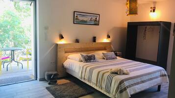 2 bedrooms, iron/ironing board, WiFi, bed sheets