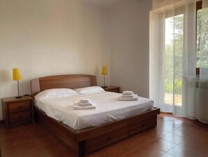 4 bedrooms, iron/ironing board, WiFi, bed sheets - La Casa di Valentina - Relaxation, Panoramic Pool and Privacy in the Langhe (Piemonte)