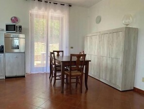 Dining - La Casa di Valentina - Relaxation, Panoramic Pool and Privacy in the Langhe (Piemonte)