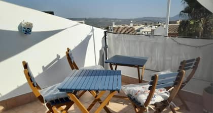 Dble Bedroom Roof Terrace - Parking - Sleeps 2