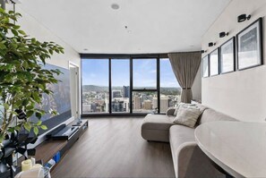 TV, stereo - Skytower Level 53 | Free Parking | Sleeps 5 | CBD (Brisbane City)
