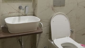 Deluxe Room | Bathroom