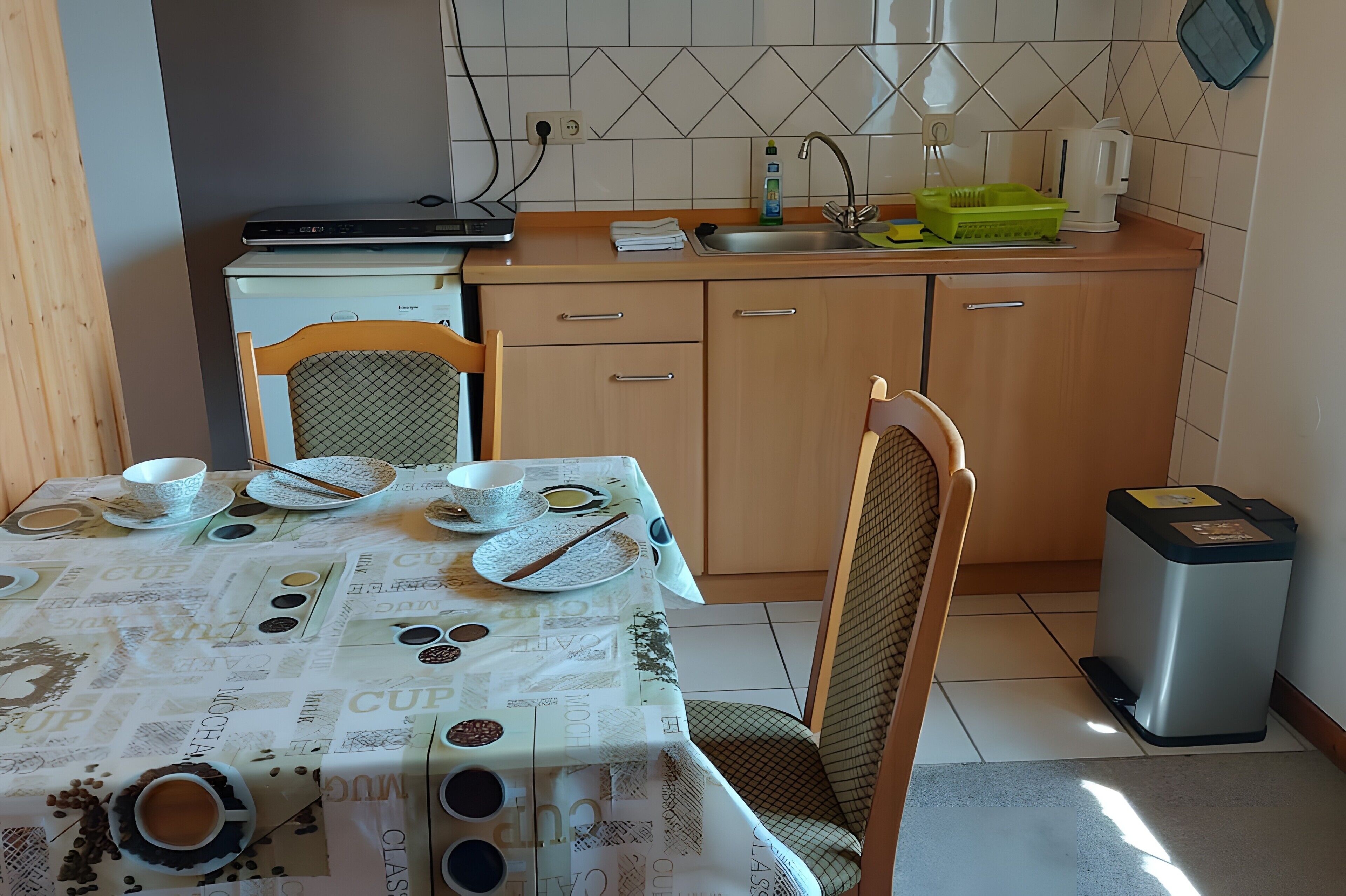 Køleskab, mikrobølgeovn, ovn, kogeplade