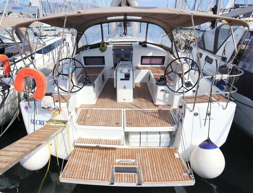 Sun-Kissed Sailing Adventure in Islas Sarónicas