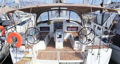 Sun-Kissed Sailing Adventure in Islas Sarónicas