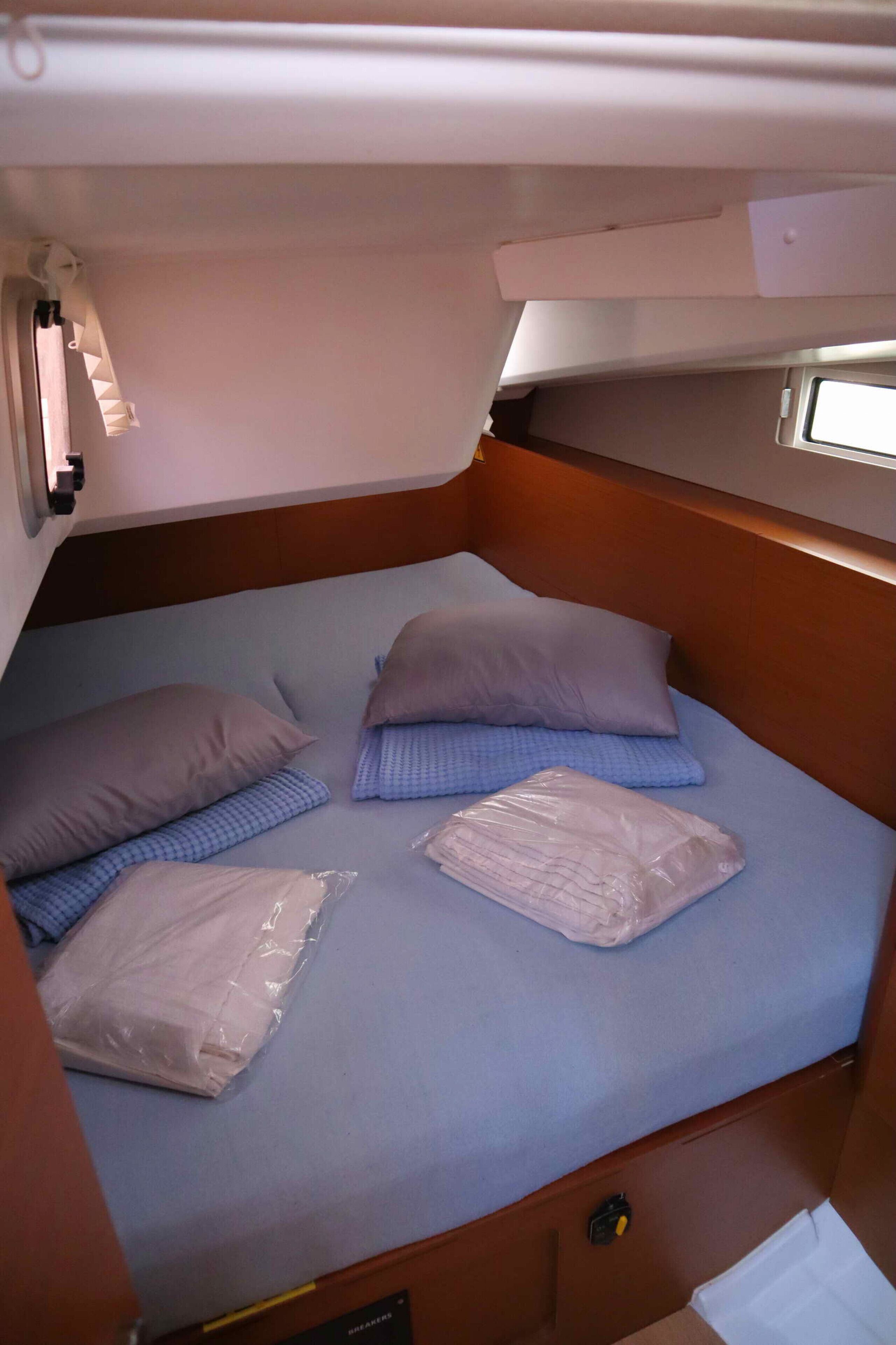 5 bedrooms, in-room safe