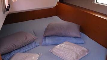 5 bedrooms, in-room safe