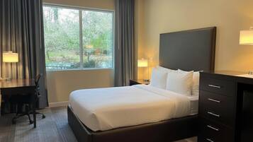 Deluxe Room, 1 Queen Bed, Non Smoking