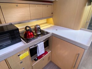 Private kitchen - Caribbean Dream: Sun-soaked Sailing Adventure from Tortola, Islas Vírgenes Británicas (Road Town)