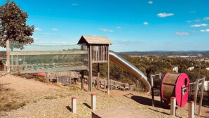 A playground with a slide, climbing net, and a wooden structure. - Appartement - Winterbergerstrasse 3 Saphir Neuastenberg (Winterberg)