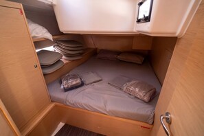 4 bedrooms, iron/ironing board - Sun-Kissed Sailing Adventure in Provence-Alpes-Côte d'Azur (Saint-Mandrier-sur-Mer)