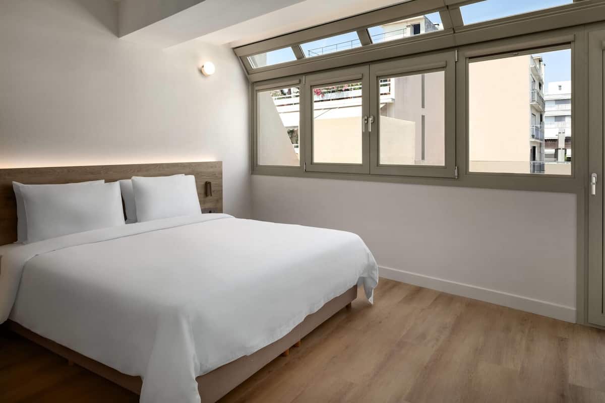Deluxe Suite, 1 King Bed with Sofa bed