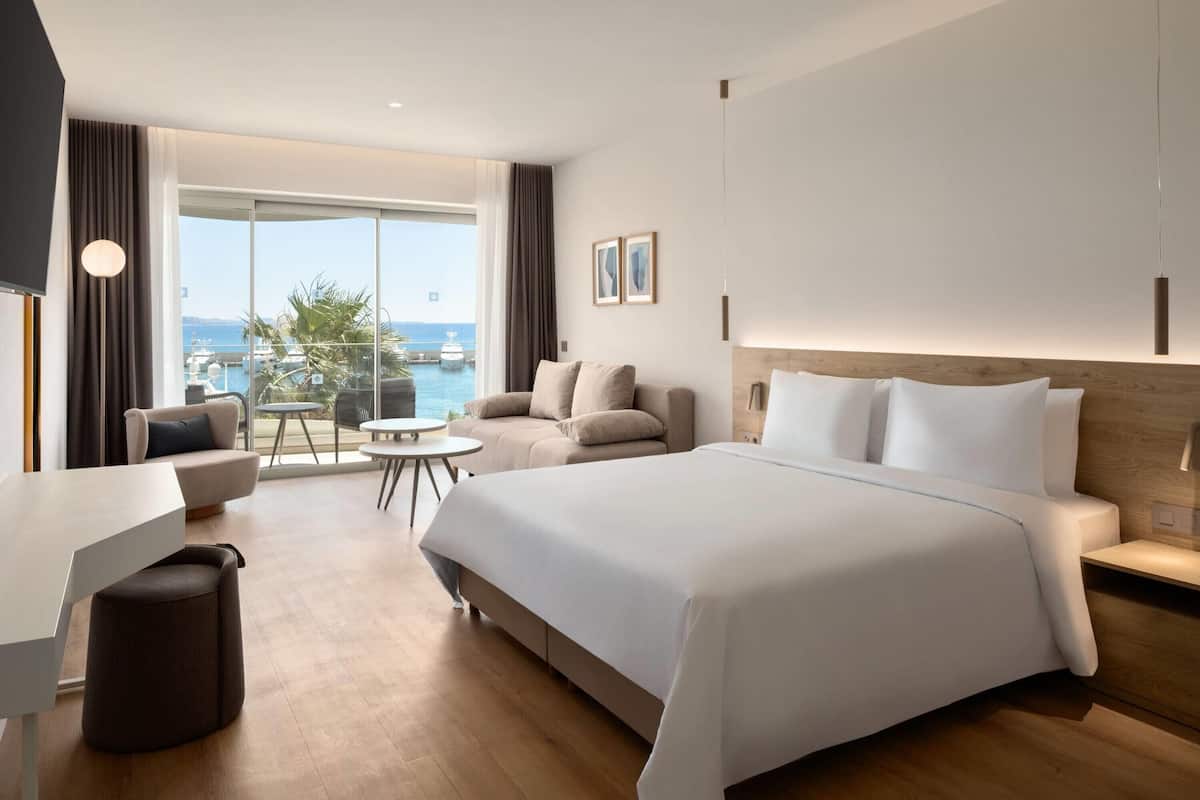 Premier Suite, 1 King Bed with Sofa bed, Sea View
