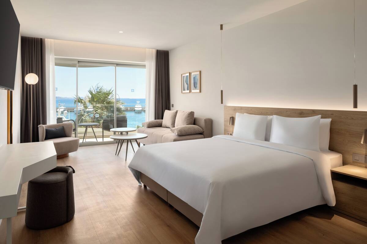 Premier Suite, 1 King Bed with Sofa bed, Sea View
