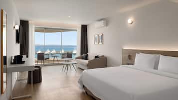 Superior Apartment, 2 Bedrooms, Sea View | In-room safe, desk, laptop workspace, soundproofing