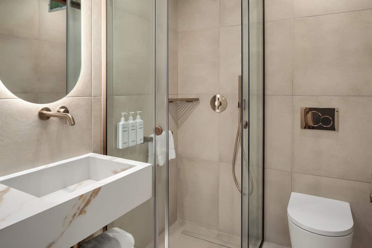 Regadera, regadera tipo lluvia, amenidades de baño gratuitas