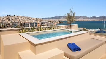Luxury Suite, 1 Twin Bed, Sea View (Pool) | In-room safe, desk, laptop workspace, soundproofing