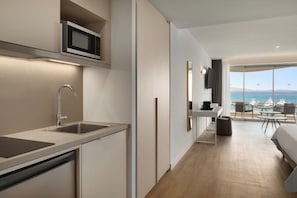 Superior Apartment, 2 Bedrooms, Sea View | Private kitchenette
