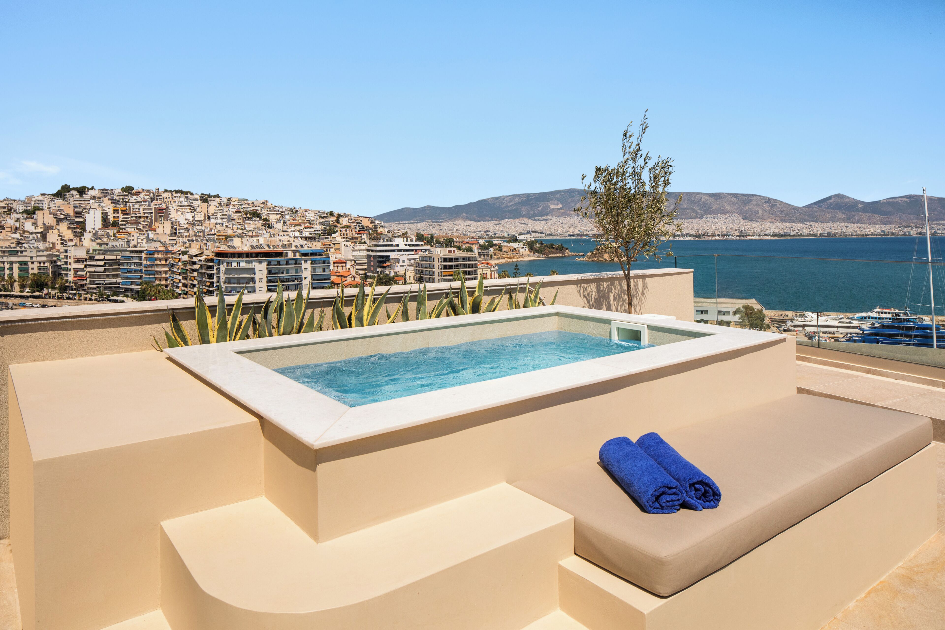 Luxury Suite, 1 Single Bed, Sea View (Pool) | Terrace/patio