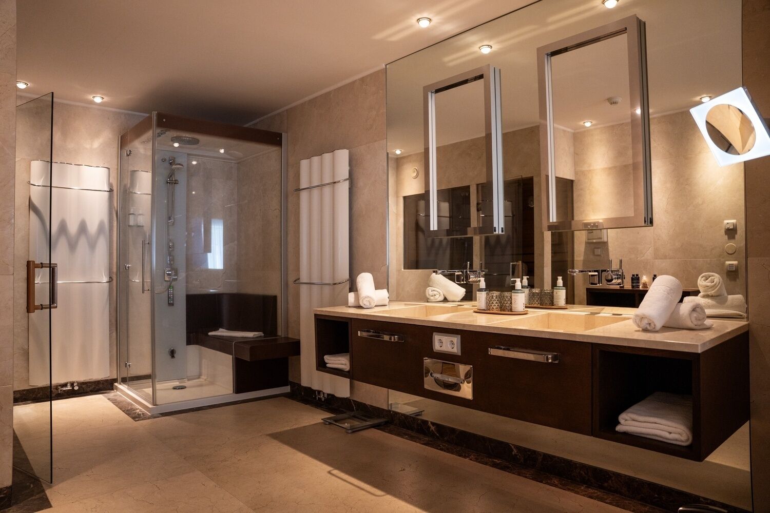 Luxury Suite | Bathroom | Separate bathtub and shower, hair dryer, slippers, towels