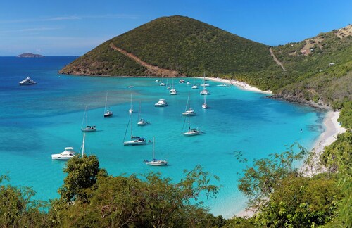 Caribbean Dream: Sun-soaked Sailing Adventure from Tortola, Islas Vírgenes Británicas