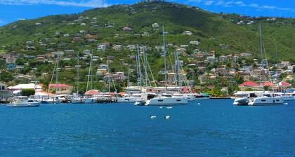 Sun-Kissed Sailing: A Caribbean Beach Experience from Islas Vírgenes de Estados Unidos, Santo Tomás