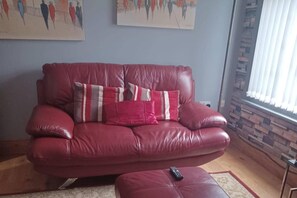 Living area - 1 Apartment Sleeps 2 (Sutton-in-Ashfield)