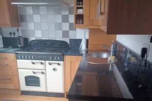 Private kitchen - 1 Apartment Sleeps 2 (Sutton-in-Ashfield)