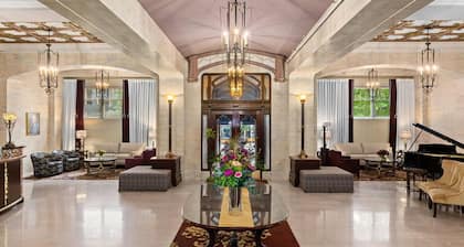 Central Seattle Escape Near Pike Place Market & Space Needle Studio Hotel