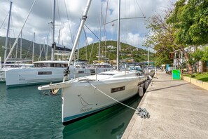 Marina - Caribbean Dream: Sun-soaked Sailing Adventure from Tortola, Islas Vírgenes Británicas (Road Town)
