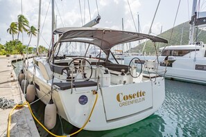 Marina - Caribbean Dream: Sun-soaked Sailing Adventure from Tortola, Islas Vírgenes Británicas (Road Town)