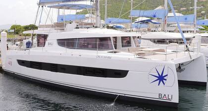 Caribbean Dream: Sun-soaked Sailing Adventure from Tortola, Islas Vírgenes Británicas