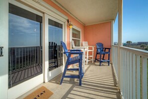 Property grounds - Steps to Beach + Boardwalk | 2 Pools + Pickleball Access | Gulf View Efficiency (Port Aransas)