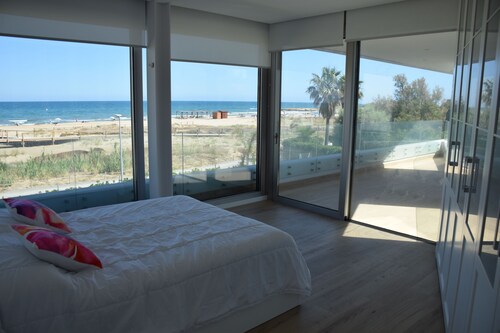 LUXURY VILLA IN 1ST LINE BEACH WITH SWIMMING POOL