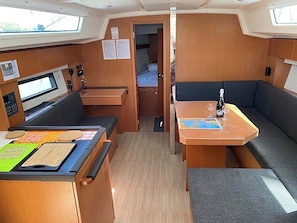 Interior - Sun-Kissed Sailing Adventure in Islas Sarónicas (Alimos)