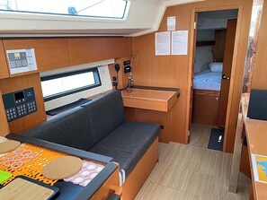 2 bedrooms, in-room safe - Sun-Kissed Sailing Adventure in Islas Sarónicas (Alimos)