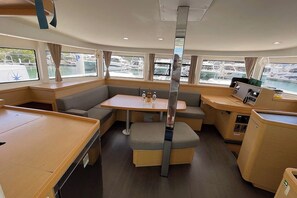 Dining - Caribbean Dream: Sun-soaked Sailing Adventure from Tortola, Islas Vírgenes Británicas (Road Town)