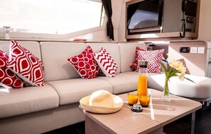 TV - Caribbean Dream: Sun-soaked Sailing Adventure from Tortola, Islas Vírgenes Británicas (Road Town)