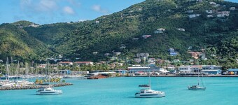Caribbean Dream: Sun-soaked Sailing Adventure from Tortola, Islas Vírgenes Británicas
