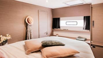 5 bedrooms, iron/ironing board