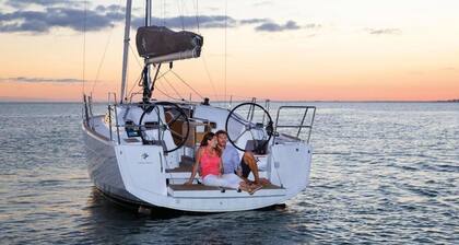 Caribbean Dream: Sun-soaked Sailing Adventure from Tortola, Islas Vírgenes Británicas